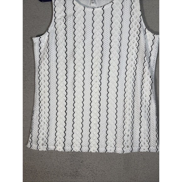 Susan Graver Tank Top Women’s Size M White Black Textured Crochet Eyelets Preppy - Picture 3 of 13